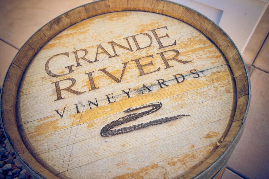 0016_GRANDE RIVER VINEYARDS - GRV Barrel logo